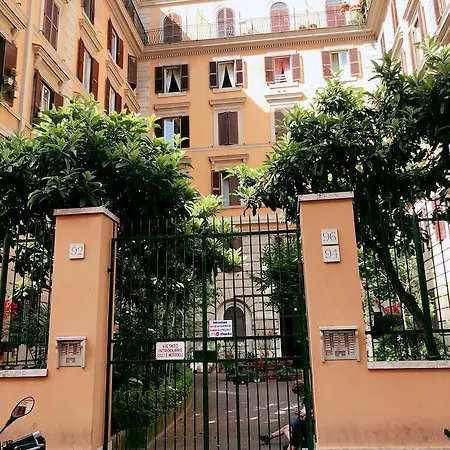 Casa Vahid アパート ローマ